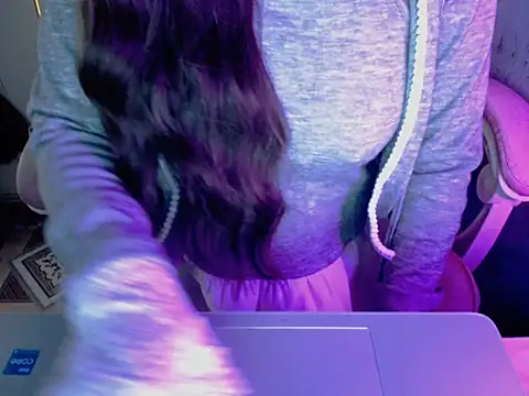 Snapshot of ahoa_Tk chatting on 11.08.25 ahoa Tk online show from 11.08.25