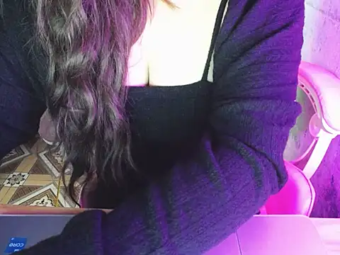 Snapshot of ahoa_Tk chatting on 11.20.25 ahoa Tk online show from 11.20.25