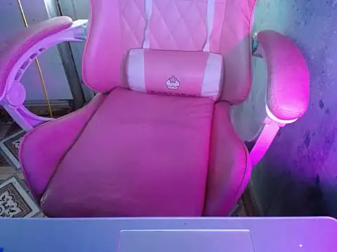 Snapshot of ahoa_Tk chatting on 12.15.25 ahoa Tk online show from 12.15.25