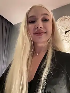 Snapshot of Kiss_Avrora_ chatting on 10.30.25 Kiss Avrora  online show from 10.30.25