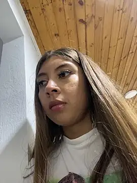 Sara-cooper2 online show from 11.02.25