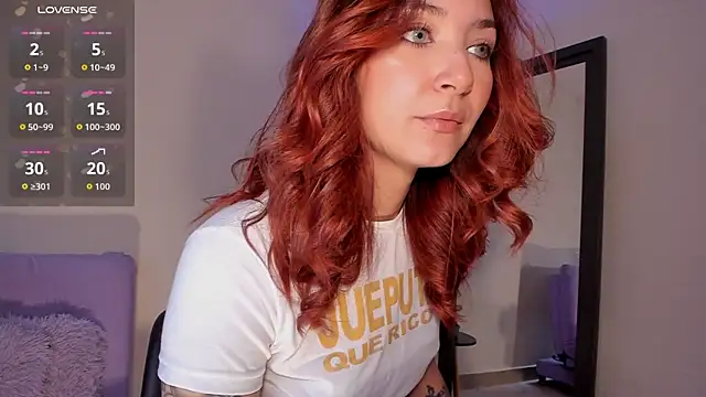 Snapshot of Isis-Blaze chatting on 11.25.25 Isis-Blaze online show from 11.25.25