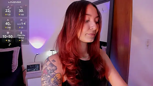 Snapshot of Isis-Blaze chatting on 12.14.25 Isis-Blaze online show from 12.14.25