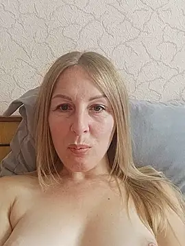 Snapshot of LunaSugarX chatting on 11.02.25 LunaSugarX online show from 11.02.25