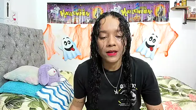 Snapshot of nay_and_aleja1 chatting on 10.25.25 nay and aleja1 online show from 10.25.25