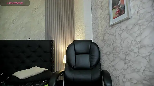 Snapshot of alicy__torres chatting on 10.21.25 alicy torres online show from 10.21.25