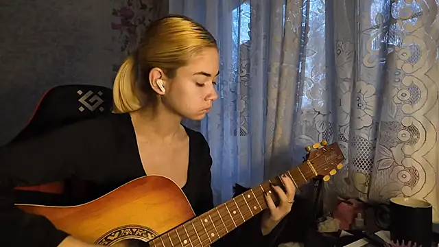 Witching Moon online show from 11.04.25