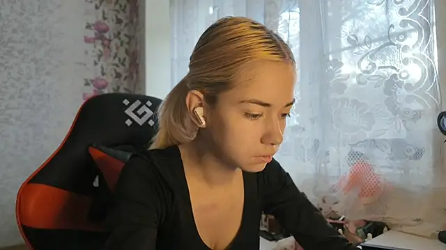 Witching Moon online show from 11.06.25