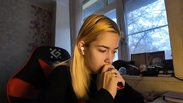 Witching Moon online show from 11.21.25