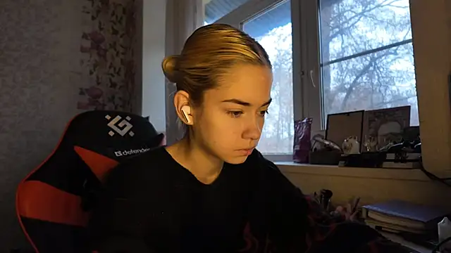 Witching Moon online show from 11.26.25