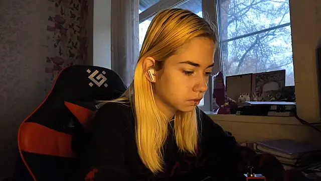 Witching Moon online show from 11.29.25