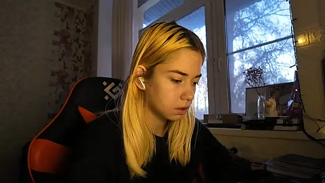 Witching Moon online show from 12.15.25