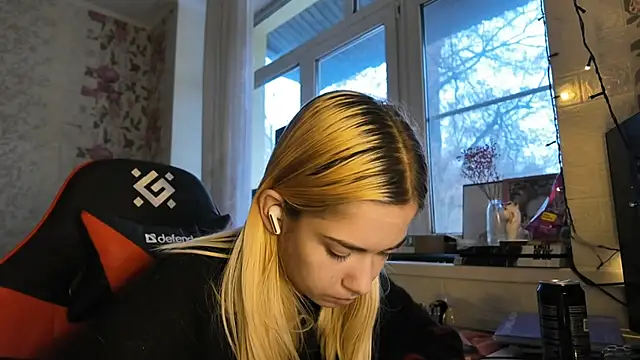 Witching Moon online show from 12.17.25