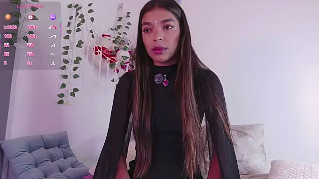 Snapshot of Nicolle_swt chatting on 11.21.25 Nicolle swt online show from 11.21.25