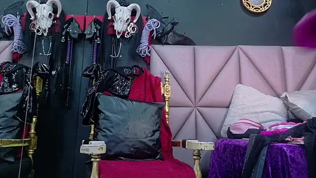 Snapshot of EvaSabath chatting on 10.18.25 EvaSabath online show from 10.18.25