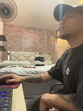 Snapshot of AlphaMasterXxx chatting on 06.11.26 AlphaMasterXxx online show from 06.11.26