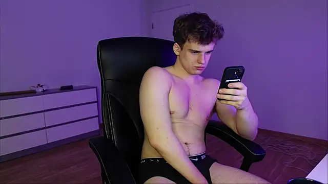 Snapshot of Ricky_Becko chatting on 11.20.25 Ricky Becko online show from 11.20.25