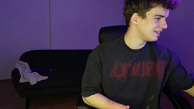 Snapshot of Ricky_Becko chatting on 12.16.25 Ricky Becko online show from 12.16.25