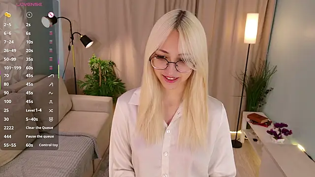 Snapshot of Marry_sharp chatting on 10.15.25 Marry sharp online show from 10.15.25
