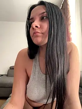 Snapshot of Selena_y chatting on 01.18.26 Selena y online show from 01.18.26