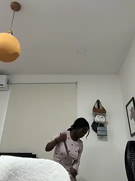 EmilyKisx online show from 10.31.25