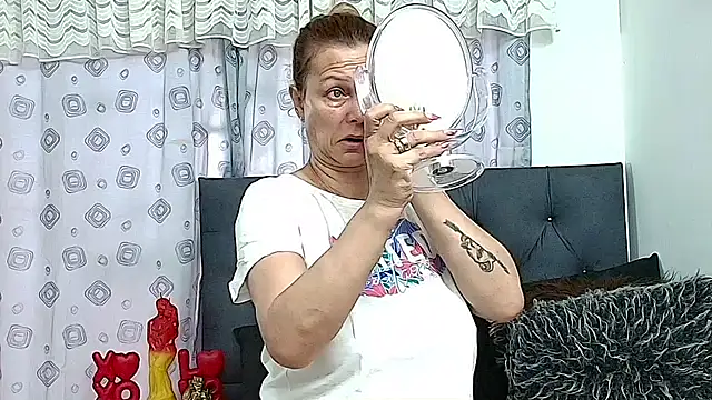 Snapshot of Victoriacoperino chatting on 11.24.25 Victoriacoperino online show from 11.24.25