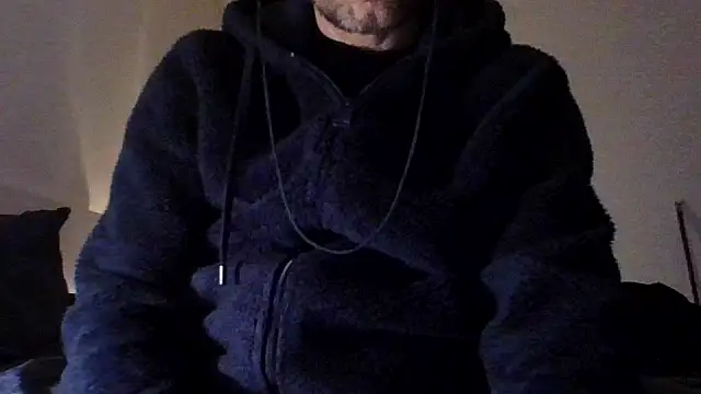 Snapshot of Skeye2 chatting on 11.17.25 Skeye2 online show from 11.17.25