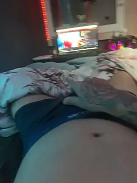 Snapshot of o-theus chatting on 11.07.25 o-theus online show from 11.07.25