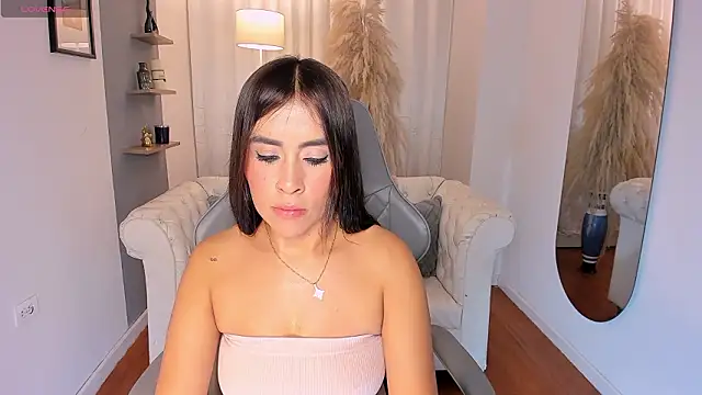 Snapshot of Natalia_Leon8 chatting on 03.05.26 Natalia Leon8 online show from 03.05.26