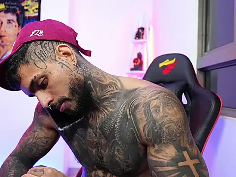 logan hugh8 online show from 10.25.25