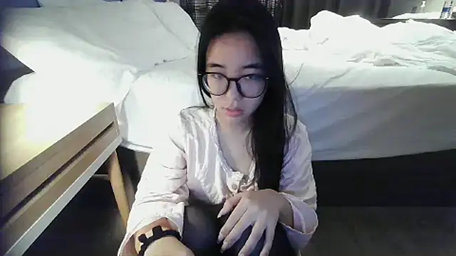 Snapshot of luluya1314 chatting on 10.25.25 luluya1314 online show from 10.25.25