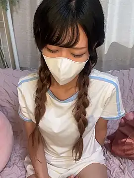 Snapshot of emiiiii1001 chatting on 09.11.25 emiiiii1001 online show from 09.11.25