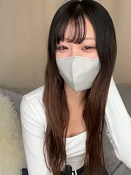 Snapshot of emiiiii1001 chatting on 11.21.25 emiiiii1001 online show from 11.21.25