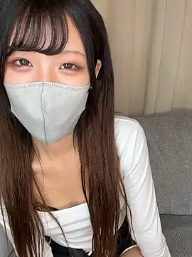 Snapshot of emiiiii1001 chatting on 11.25.25 emiiiii1001 online show from 11.25.25