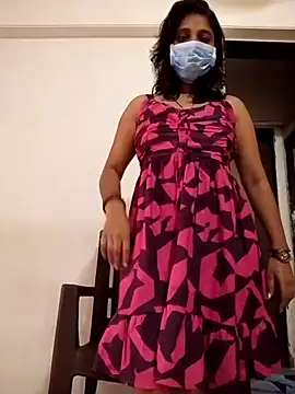 Love Foreverr12 online show from 10.28.25