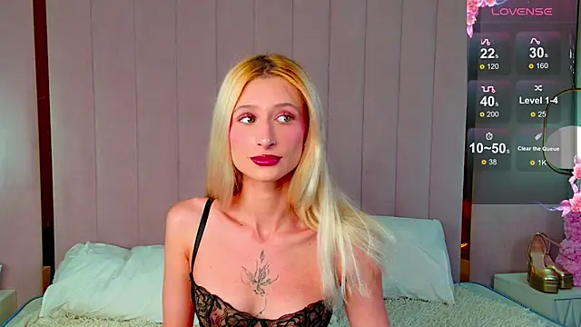 Snapshot of Monica_Leen chatting on 09.22.25 Monica Leen online show from 09.22.25