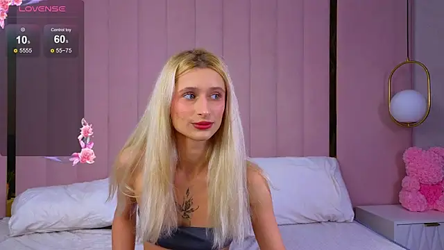 Snapshot of Monica_Leen chatting on 09.26.25 Monica Leen online show from 09.26.25