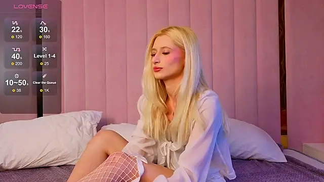 Snapshot of Monica_Leen chatting on 10.01.25 Monica Leen online show from 10.01.25