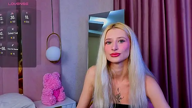 Snapshot of Monica_Leen chatting on 10.14.25 Monica Leen online show from 10.14.25