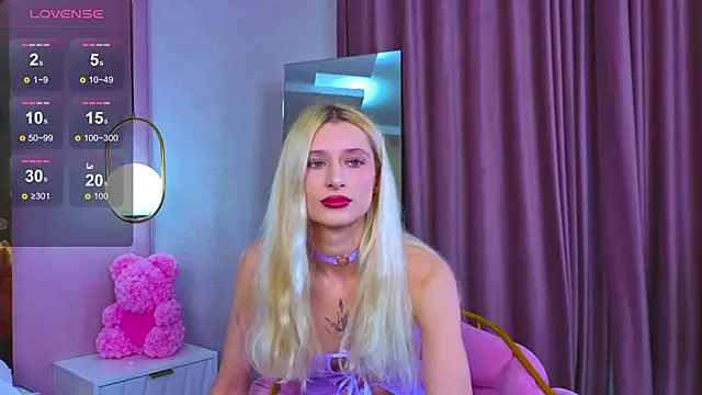 Snapshot of Monica_Leen chatting on 11.07.25 Monica Leen online show from 11.07.25