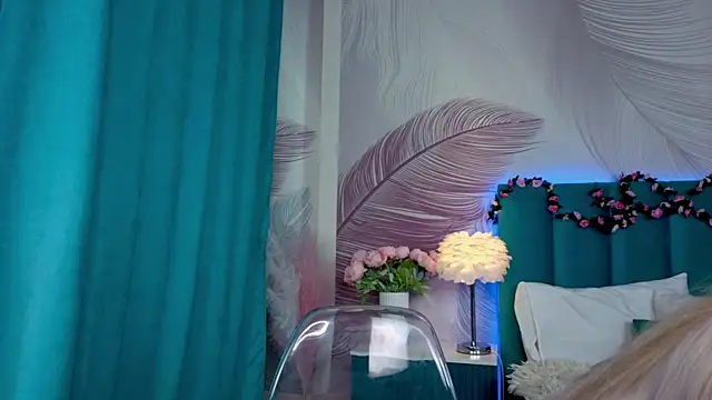 Snapshot of Monica_Leen chatting on 11.22.25 Monica Leen online show from 11.22.25