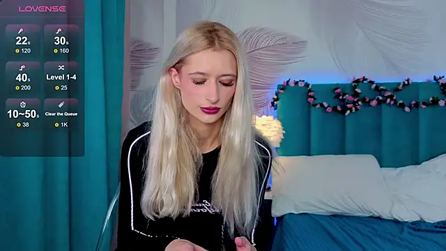 Snapshot of Monica_Leen chatting on 11.26.25 Monica Leen online show from 11.26.25