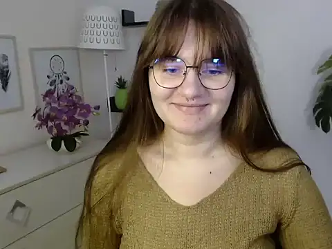 Snapshot of Julie_Diamond chatting on 11.10.25 Julie Diamond online show from 11.10.25