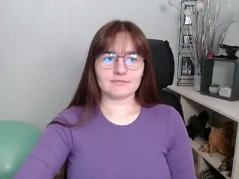 Snapshot of Julie_Diamond chatting on 11.14.25 Julie Diamond online show from 11.14.25