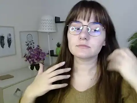 Snapshot of Julie_Diamond chatting on 11.19.25 Julie Diamond online show from 11.19.25