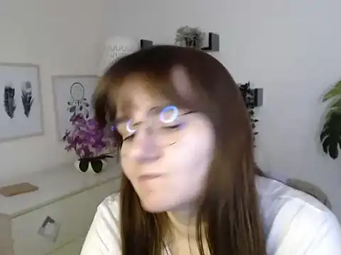 Snapshot of Julie_Diamond chatting on 11.20.25 Julie Diamond online show from 11.20.25