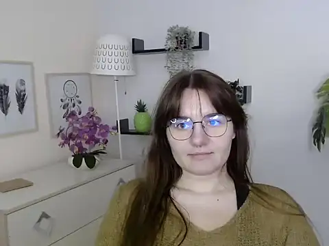 Snapshot of Julie_Diamond chatting on 11.26.25 Julie Diamond online show from 11.26.25