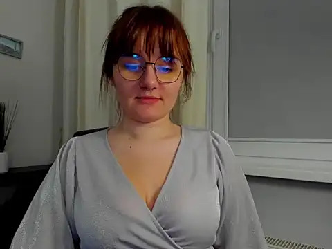 Snapshot of Julie_Diamond chatting on 12.03.25 Julie Diamond online show from 12.03.25