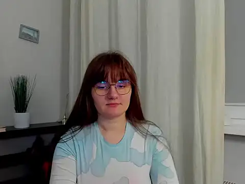 Snapshot of Julie_Diamond chatting on 12.05.25 Julie Diamond online show from 12.05.25