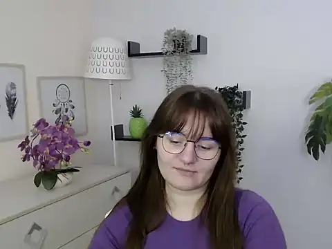 Snapshot of Julie_Diamond chatting on 12.15.25 Julie Diamond online show from 12.15.25